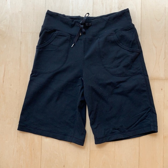 Lululemon Black Bermuda Short - Picture 1 of 4